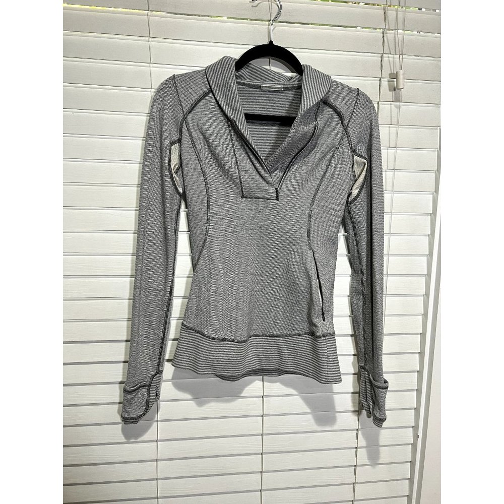 Lululemon Grey Striped Long Sleeve Pullover V-Neck Top Thumbholes Size 4